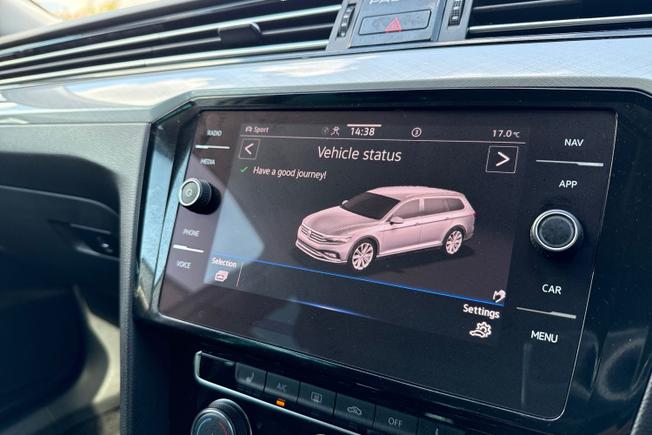 VOLKSWAGEN Passat Photo 36