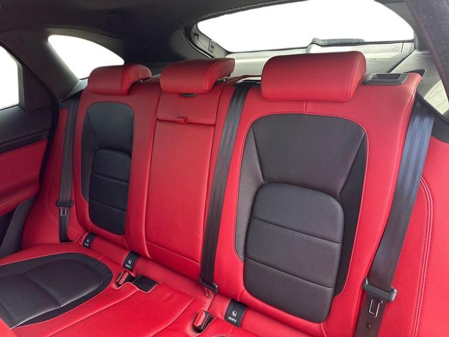 JAGUAR F-Pace Photo 9