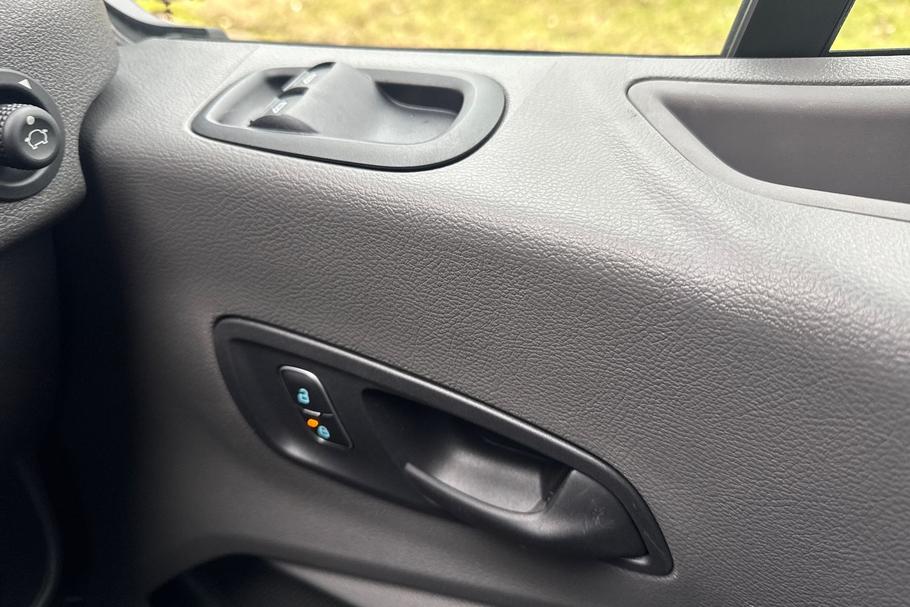 Used Ford E-TRANSIT BJ75HBA 25