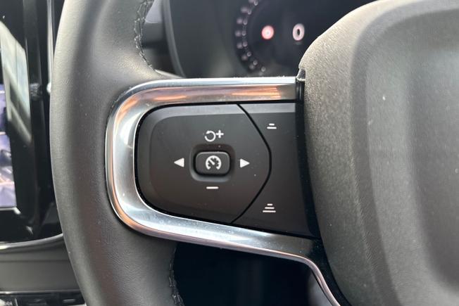 VOLVO C40 Photo 16