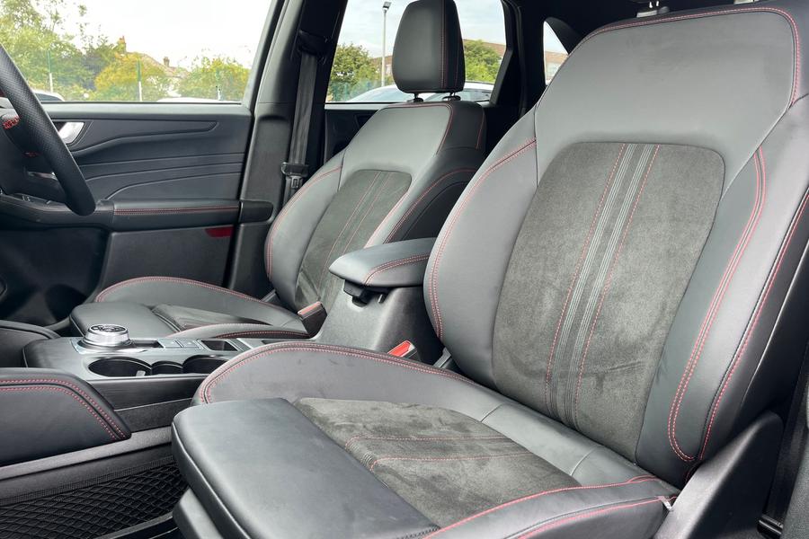 Ford KUGA Photo autoimg-d0368fa38d0202606cdf366d96408e0b80fd7e12.jpg
