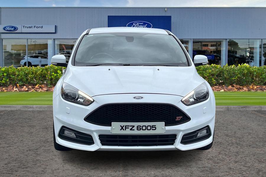 Ford FOCUS Photo autoimg-d038c7ffa451080c4b5c4b1715fce9e6a8cf9be2.jpg