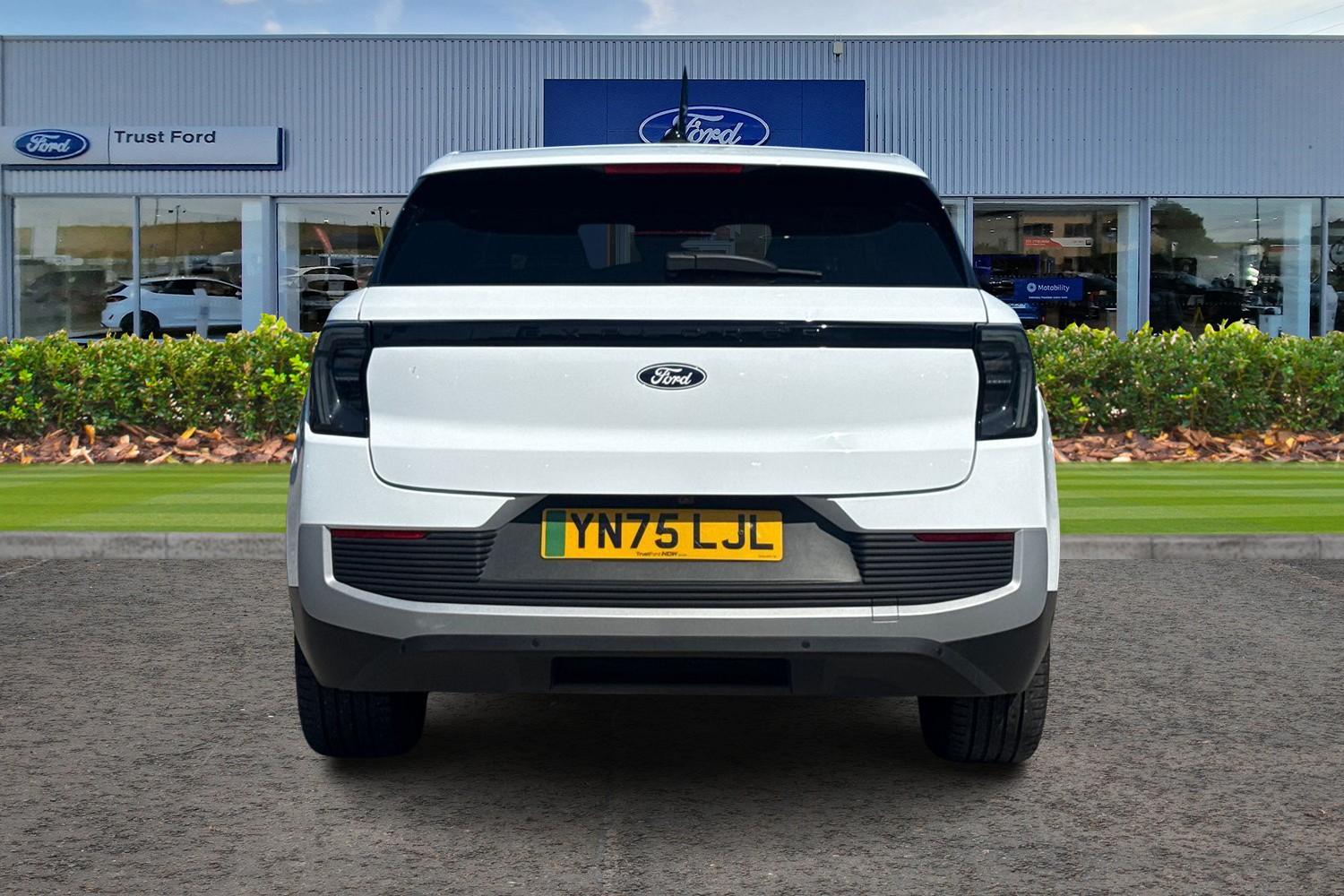 Ford Explorer Photo 6