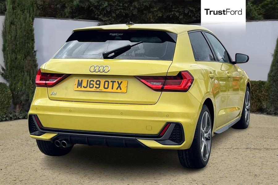 Audi A1 Photo autoimg-d0460f9d3ebc2b9e18fedd66ad90c48c1d5f8b5b.jpg