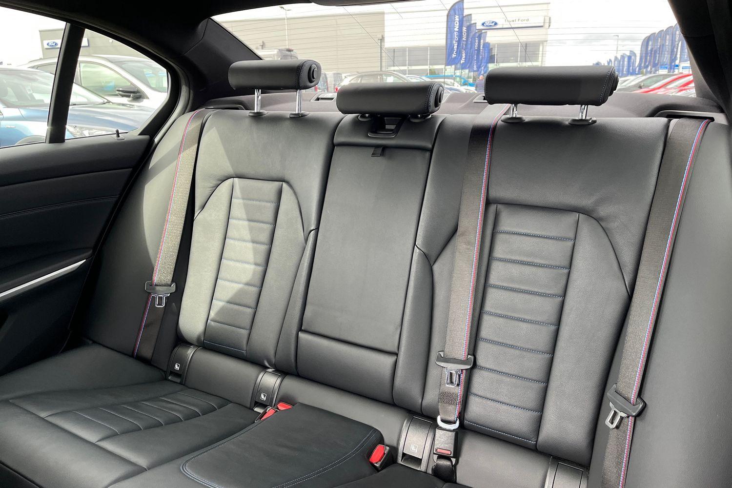 BMW 3 Series Photo 19