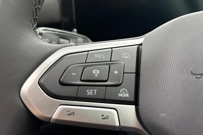 VOLKSWAGEN T-Roc Photo 16