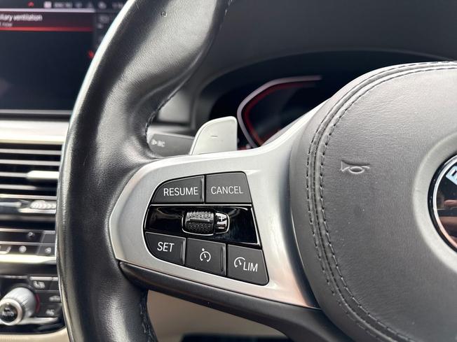 BMW 5 Series Photo 16