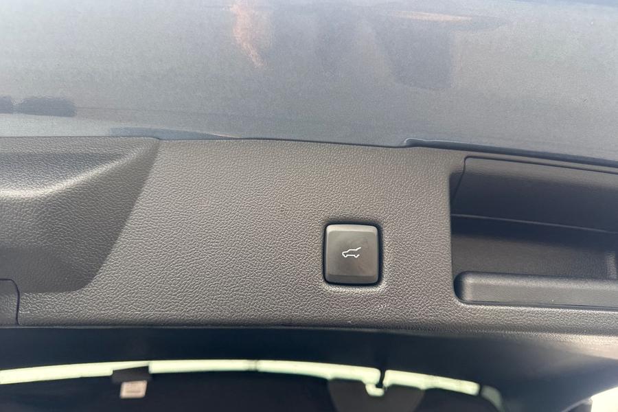 Ford KUGA Photo autoimg-d056037e12ea01276ebcf869db7e3cf21e4abac5.jpg