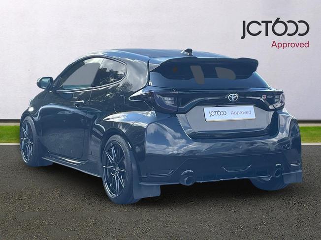 TOYOTA Yaris Photo 3
