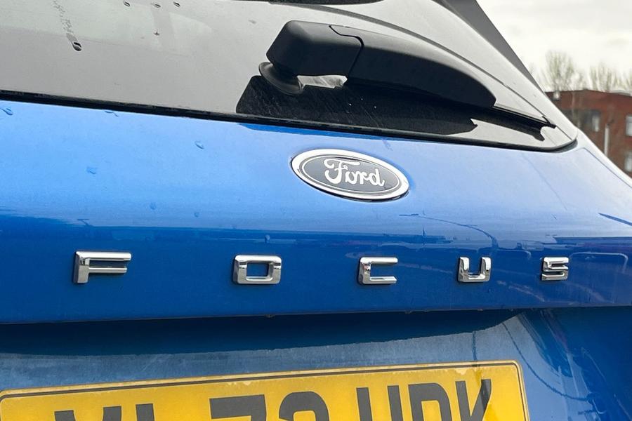 Ford FOCUS Photo autoimg-d059cf97ee06bb5a99add49ce738ed4ec0c63b4d.jpg