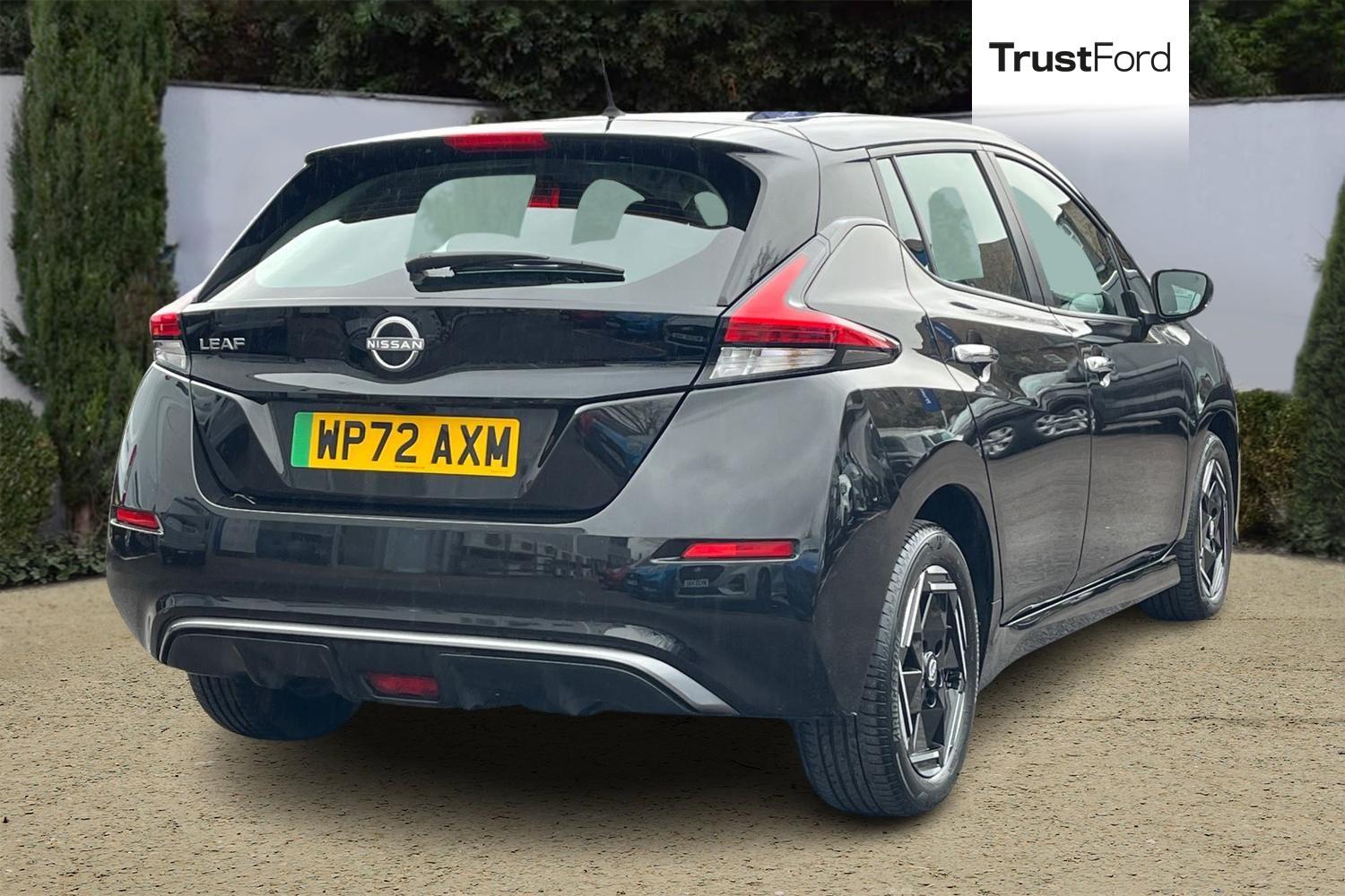 Nissan LEAF Photo 3