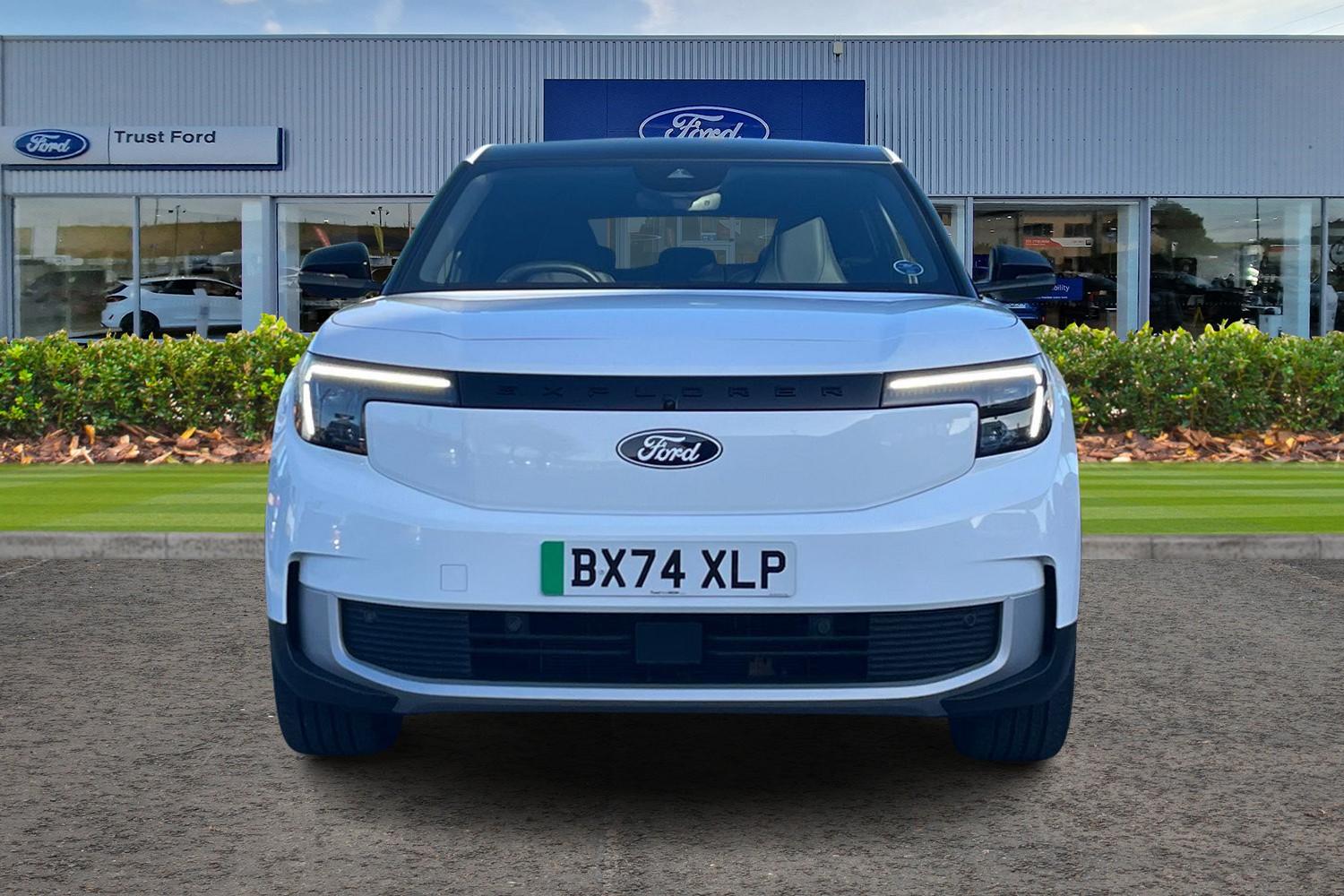 Ford Explorer Photo 5