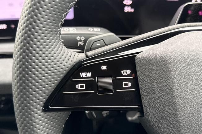 AUDI Q6 E-Tron Photo 16