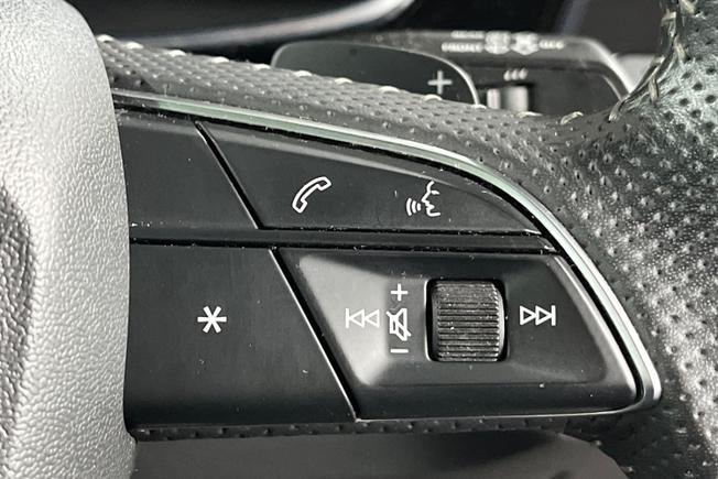 AUDI Q3 Photo 17