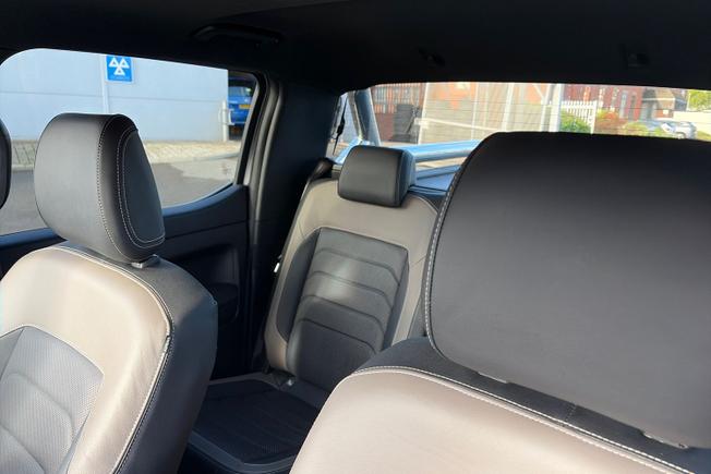 VOLKSWAGEN Amarok Photo 9