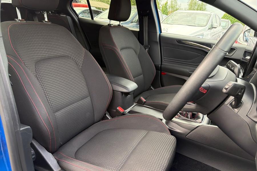 Ford FOCUS Photo autoimg-d07984db2bce5377fd4ba8177697243685a08fe8.jpg