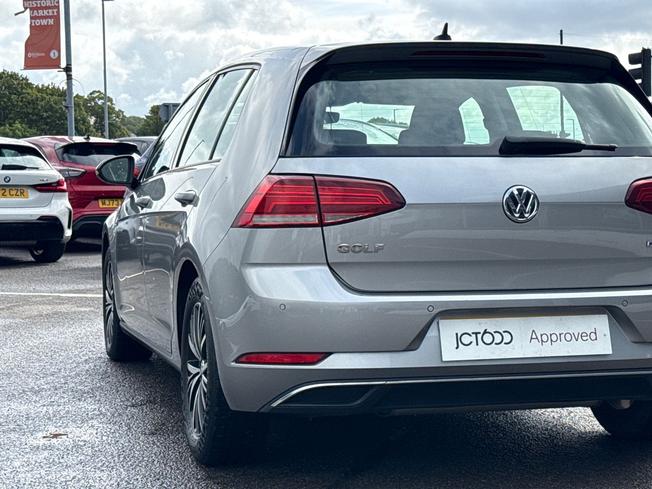 VOLKSWAGEN Golf Photo 28