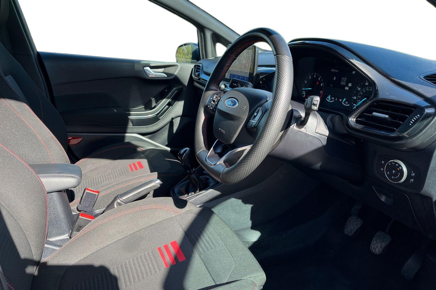 Ford FIESTA Photo 8