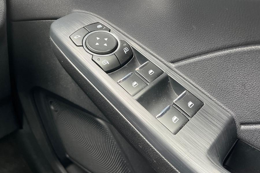 Ford KUGA Photo autoimg-d087173e18738e2e499bd2ab19b17951ee37132e.jpg