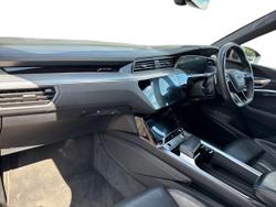 AUDI e-tron Photo 2