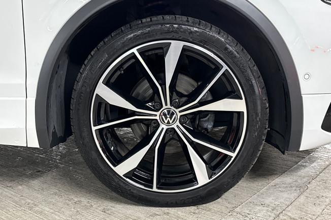 VOLKSWAGEN Tiguan Photo 5