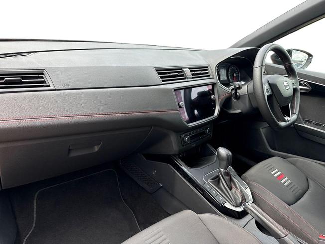 SEAT ARONA Photo 2