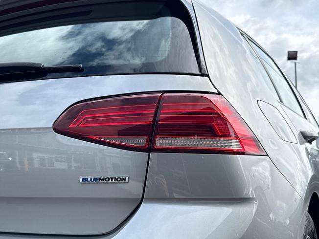 VOLKSWAGEN Golf Photo 18