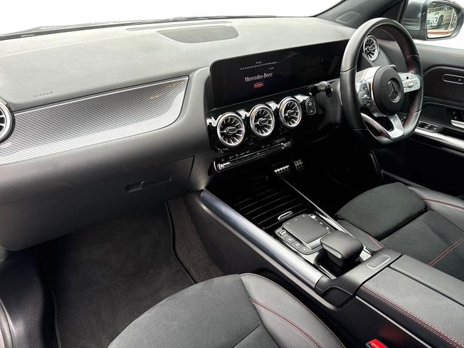 MERCEDES-BENZ GLA Photo 2