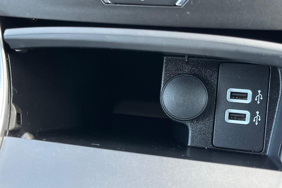 Ford GALAXY Photo autoimg-d0a4073fbf8a78bf34bebbf6e8a3a00e104091e8.jpg