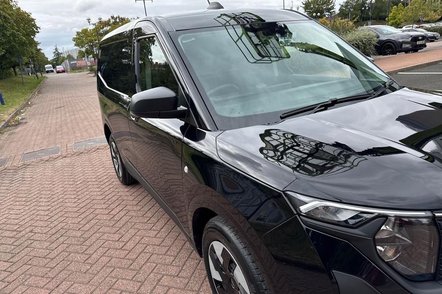 Ford E-TRANSIT COURIER Photo autoimg-d0a4f2d3c4a0ff4af192195b1c28f647d5044109.jpg
