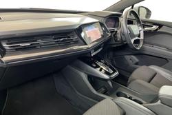 AUDI Q4 e-tron Photo 2