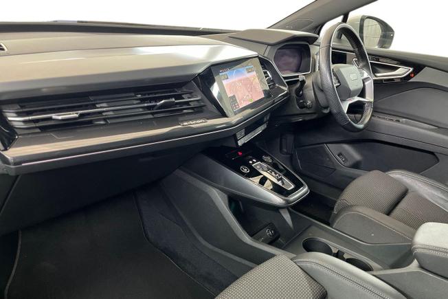 AUDI Q4 e-tron Photo 2