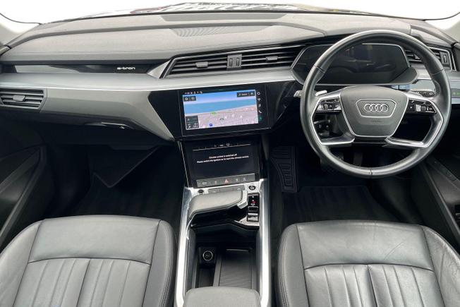 AUDI e-tron Photo 10