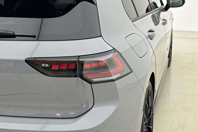 VOLKSWAGEN Golf Photo 18