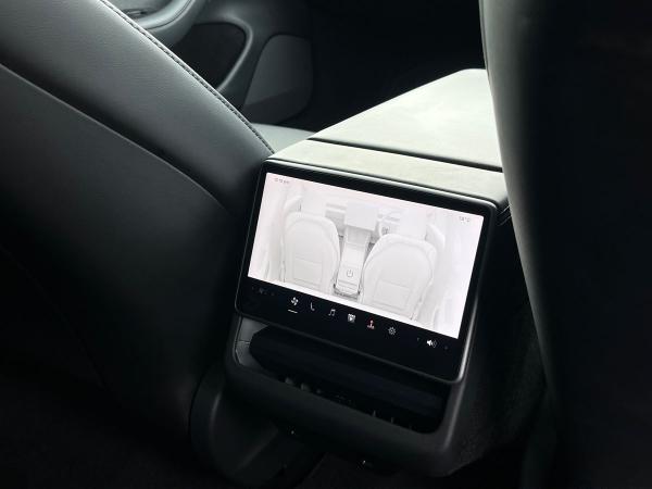 TESLA Model 3 Photo autoimg-d0b7fc5f526bbe1694bd4524a83d0415b13152d5.jpg