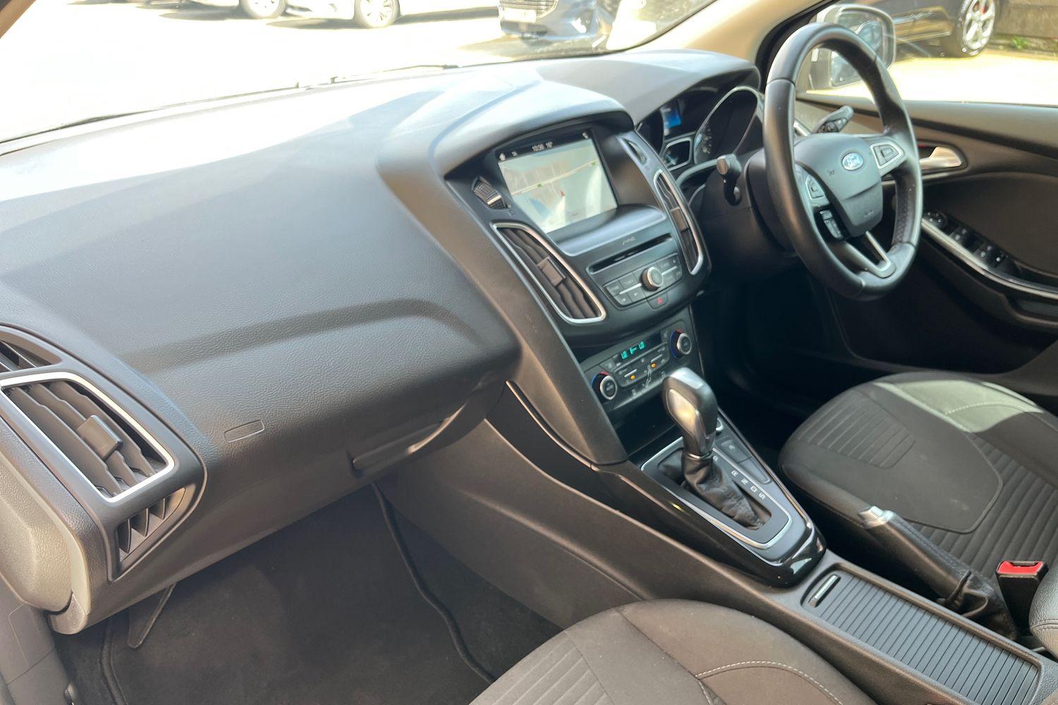 Ford FOCUS Photo 17