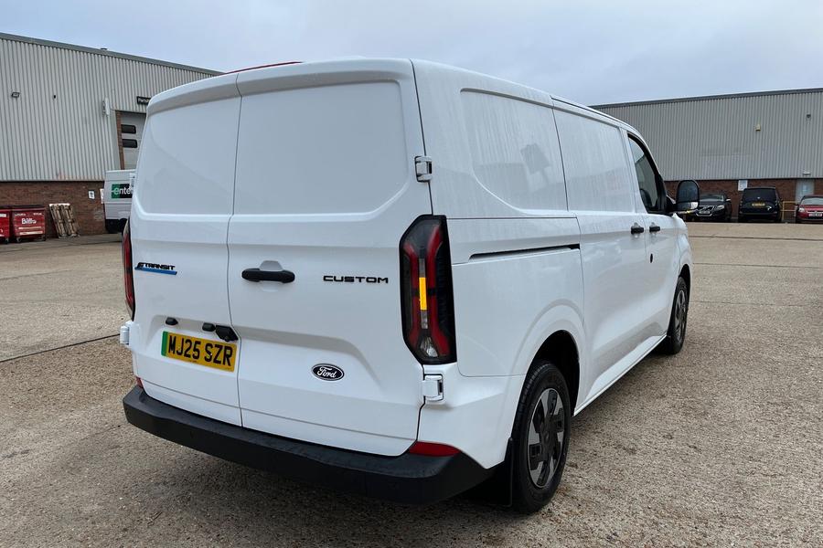 Ford E-TRANSIT CUSTOM Photo autoimg-d0b926981a099ee51486cd9d6c81ea70a2e72a6c.jpg