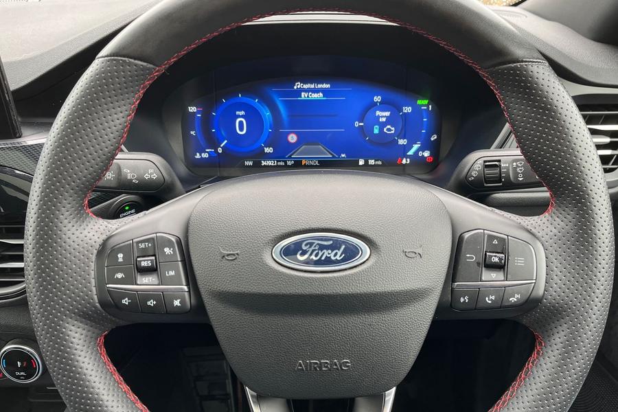 Ford Kuga Photo autoimg-d0b97d2d3d65c7016628088190236cf3e995aedb.jpg