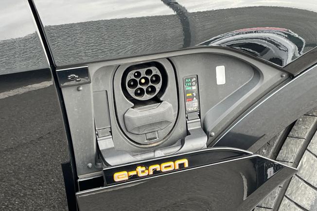 AUDI e-tron Photo 38