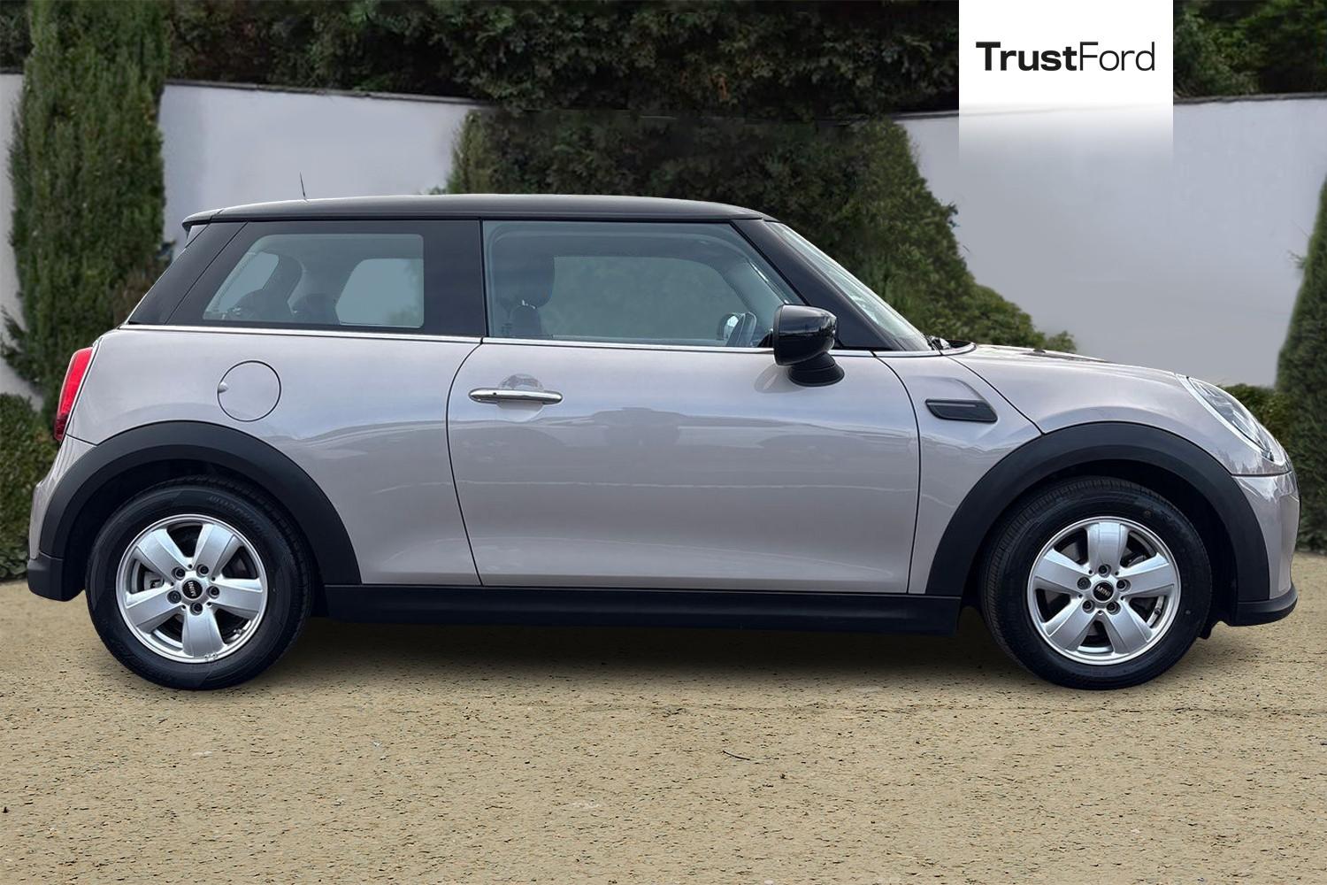 MINI HATCHBACK Photo 2