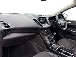 FORD Kuga Photo 2