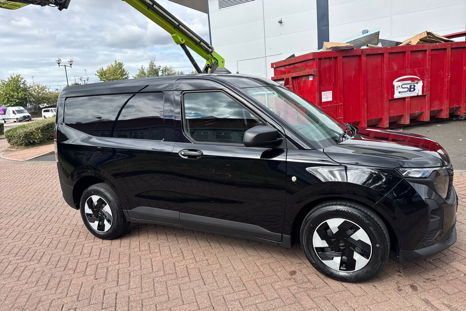 Ford E-TRANSIT COURIER Photo 6