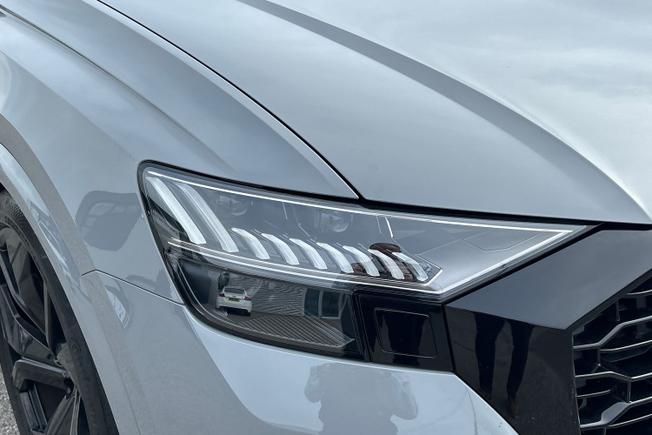 AUDI Rsq8 Photo 19