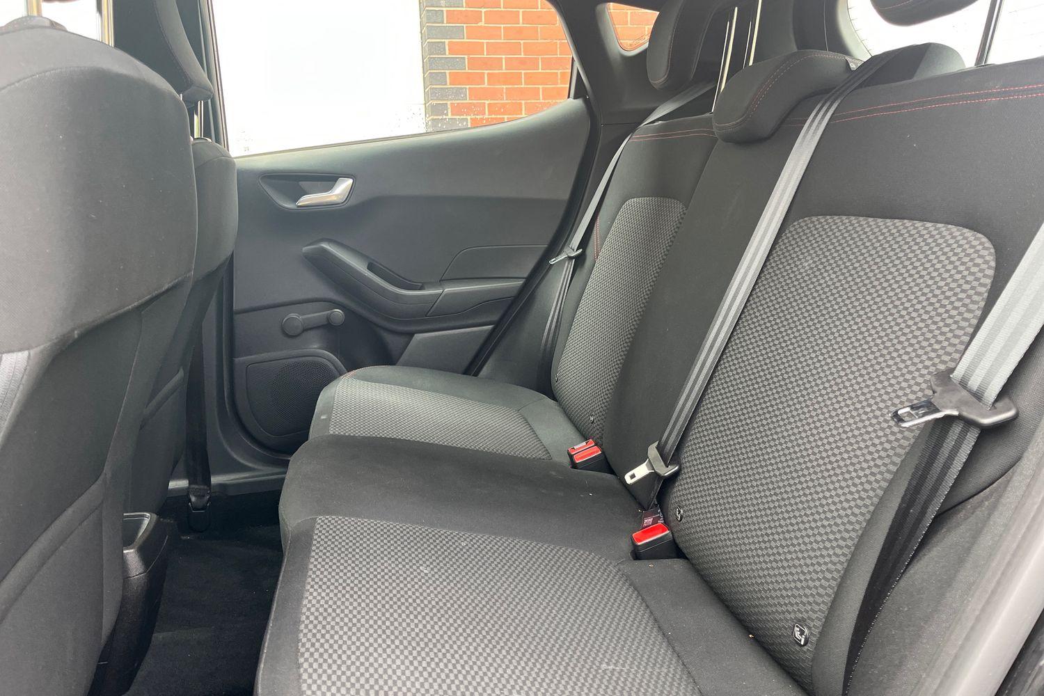 Ford FIESTA Photo 19
