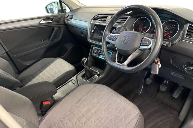VOLKSWAGEN Tiguan Photo 6