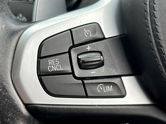 BMW 5 Series Photo 16