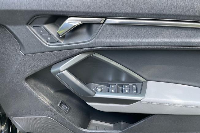 AUDI Q3 Photo 22