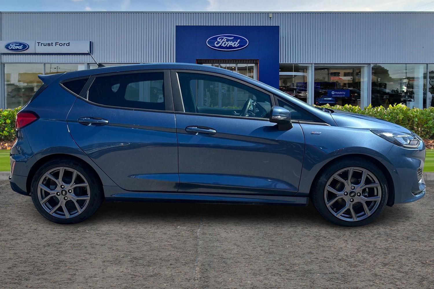 Ford FIESTA Photo 2