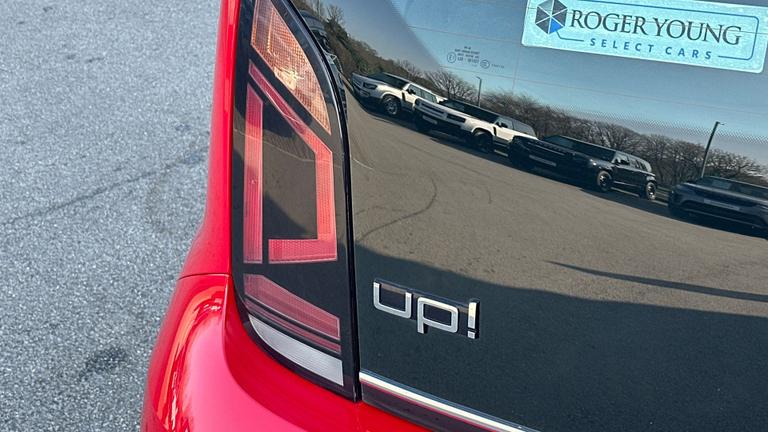 Used Volkswagen up! DL17WFK 23