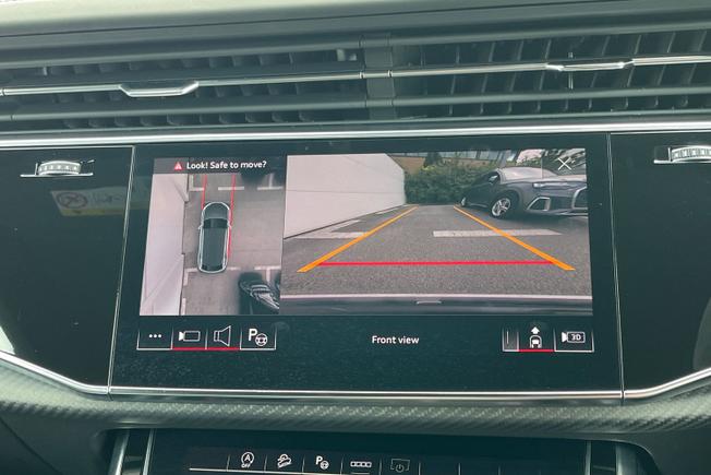 AUDI Rsq8 Photo 23